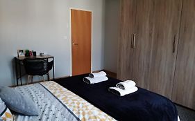 Chambre Double Dans Maison Chaleureuse Et Familiale
